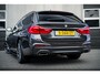 BMW 5-Serie Touring 540i 340 pk xDrive High Executive M-Sportpakket / Pano-Dak/ Bowers&Wilkins/ Massage/ Head-Up/ Soft-Close/ Adap.Ond./ Nappa-Leder/ Adap.Cruise/ Stoel.Verw/ Stuur-Verw/ Trekhaak/ 20'' LMV