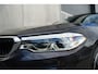 BMW 5-Serie Touring 540i 340 pk xDrive High Executive M-Sportpakket / Pano-Dak/ Bowers&Wilkins/ Massage/ Head-Up/ Soft-Close/ Adap.Ond./ Nappa-Leder/ Adap.Cruise/ Stoel.Verw/ Stuur-Verw/ Trekhaak/ 20'' LMV