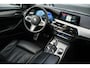 BMW 5-Serie Touring 540i 340 pk xDrive High Executive M-Sportpakket / Pano-Dak/ Bowers&Wilkins/ Massage/ Head-Up/ Soft-Close/ Adap.Ond./ Nappa-Leder/ Adap.Cruise/ Stoel.Verw/ Stuur-Verw/ Trekhaak/ 20'' LMV