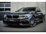 BMW 5-Serie Touring 540i 340 pk xDrive High Executive M-Sportpakket / Pano-Dak/ Bowers&Wilkins/ Massage/ Head-Up/ Soft-Close/ Adap.Ond./ Nappa-Leder/ Adap.Cruise/ Stoel.Verw/ Stuur-Verw/ Trekhaak/ 20'' LMV