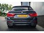 BMW 5-Serie Touring 540i 340 pk xDrive High Executive M-Sportpakket / Pano-Dak/ Bowers&Wilkins/ Massage/ Head-Up/ Soft-Close/ Adap.Ond./ Nappa-Leder/ Adap.Cruise/ Stoel.Verw/ Stuur-Verw/ Trekhaak/ 20'' LMV