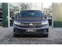 Volkswagen Touareg 3.0 TSi eHybrid 4MOTION R design | Luchtvering | Panoramisch schuifdak | Adaptieve Cruise Control | Head-up display | Soft close portieren | Leder "Puglia" "R-logo' zwart/ blauwe stikking |
