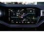 Volkswagen Touareg 3.0 TSi eHybrid 4MOTION R design | Luchtvering | Panoramisch schuifdak | Adaptieve Cruise Control | Head-up display | Soft close portieren | Leder "Puglia" "R-logo' zwart/ blauwe stikking |