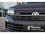 Volkswagen Touareg 3.0 TSi eHybrid 4MOTION R design | Luchtvering | Panoramisch schuifdak | Adaptieve Cruise Control | Head-up display | Soft close portieren | Leder "Puglia" "R-logo' zwart/ blauwe stikking |
