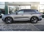 Volkswagen Touareg 3.0 TSi eHybrid 4MOTION R design | Luchtvering | Panoramisch schuifdak | Adaptieve Cruise Control | Head-up display | Soft close portieren | Leder "Puglia" "R-logo' zwart/ blauwe stikking |