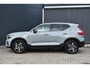 Volvo XC40 B4 Plus Dark | Panoramadak | Trekhaak | Verwarmbare voorstoelen, stuurwiel en voorruit | Premium audio by Harman Kardon | Apple carplay/Anrdoid auto | Adaptieve cruise control