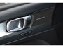 Volvo XC40 B4 Plus Dark | Panoramadak | Trekhaak | Verwarmbare voorstoelen, stuurwiel en voorruit | Premium audio by Harman Kardon | Apple carplay/Anrdoid auto | Adaptieve cruise control
