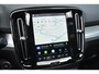 Volvo XC40 B4 Plus Dark | Panoramadak | Trekhaak | Verwarmbare voorstoelen, stuurwiel en voorruit | Premium audio by Harman Kardon | Apple carplay/Anrdoid auto | Adaptieve cruise control