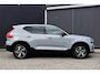 Volvo XC40 B4 Plus Dark | Panoramadak | Trekhaak | Verwarmbare voorstoelen, stuurwiel en voorruit | Premium audio by Harman Kardon | Apple carplay/Anrdoid auto | Adaptieve cruise control
