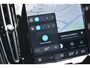 Volvo XC40 B4 Plus Dark | Panoramadak | Trekhaak | Verwarmbare voorstoelen, stuurwiel en voorruit | Premium audio by Harman Kardon | Apple carplay/Anrdoid auto | Adaptieve cruise control