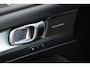 Volvo XC40 B4 Plus Dark | Panoramadak | Trekhaak | Verwarmbare voorstoelen, stuurwiel en voorruit | Premium audio by Harman Kardon | Apple carplay/Anrdoid auto | Adaptieve cruise control
