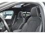 Volvo XC40 B4 Plus Dark | Panoramadak | Trekhaak | Verwarmbare voorstoelen, stuurwiel en voorruit | Premium audio by Harman Kardon | Apple carplay/Anrdoid auto | Adaptieve cruise control