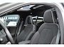 Volvo XC40 B4 Plus Dark | Panoramadak | Trekhaak | Verwarmbare voorstoelen, stuurwiel en voorruit | Premium audio by Harman Kardon | Apple carplay/Anrdoid auto | Adaptieve cruise control