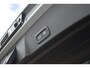 Volvo XC40 B4 Plus Dark | Panoramadak | Trekhaak | Verwarmbare voorstoelen, stuurwiel en voorruit | Premium audio by Harman Kardon | Apple carplay/Anrdoid auto | Adaptieve cruise control