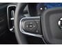 Volvo XC40 B4 Plus Dark | Panoramadak | Trekhaak | Verwarmbare voorstoelen, stuurwiel en voorruit | Premium audio by Harman Kardon | Apple carplay/Anrdoid auto | Adaptieve cruise control