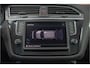 Volkswagen Tiguan 1.4 TSI Connected Series, 63.000km NAP, R-Line, Carplay, Lane Assist, PDC, Navigatie, DAB+.