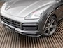 Porsche Cayenne 3.0 E-Hybrid Platinum Edition | SPORTDESIGN | SPORTCHRONO | PASM LUCHTVERING | PANORAMA/SCHUIF-KANTELDAK | INNODRIVE | 18-WEG STOELEN | HEAD-UP | ELEKTR.TREKHAAK | 22 INCH |