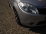 Dacia Sandero 1.6 Lauréate met airco + trekhaak apk  29-11-2026