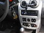 Dacia Sandero 1.6 Lauréate met airco + trekhaak apk  29-11-2026
