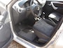 Dacia Sandero 1.6 Lauréate met airco + trekhaak apk  29-11-2026
