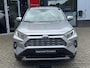 Toyota RAV4 2.5 Hybrid Dynamic AWD DYNAMIC 1650KG TREKGEW STOELVERW PARK-SENSOREN NAVI CAMERA APPLE/ANDROID LM-VELGEN
