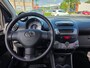 Toyota Aygo 1.0-12V Dynamic Navigator | AUTOMAAT | Met airco, elektrische ramen, navigatie en toerenteller!
