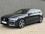 Volvo V60 2.0 T8 Twin Engine AWD R-Design | Pano | Dodehoekassistent | Carplay | Harman Kardon | Rijhulp | Rijstrookassistent |