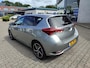 Toyota Auris 1.8 Hybrid DYNAMIC ULTIMATE STOELVERW KEYLESS 17'' LM-VELGEN 4S-BANDEN NAVI CLIMATE CONTROL BLUETOOTH CRUISE CONTROL