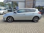 Toyota Auris 1.8 Hybrid DYNAMIC ULTIMATE STOELVERW KEYLESS 17'' LM-VELGEN 4S-BANDEN NAVI CLIMATE CONTROL BLUETOOTH CRUISE CONTROL