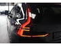 Volvo XC60 Plus Black Edition Recharge Plug-In Hybrid AWD R Design T8