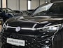 Volkswagen T-Roc 1.5 eTsi R-Line First Edition | H&K | Trekhaak | Pano | Black-style | Licht-pakket (IQ.Light)