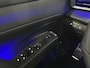 Volkswagen T-Roc 1.5 eTsi R-Line First Edition | Trekhaak | Pano | Black-style | Licht-pakket (IQ.Light)