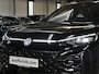 Volkswagen T-Roc 1.5 eTsi R-Line First Edition | Trekhaak | Pano | Black-style | Licht-pakket (IQ.Light)