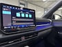 Volkswagen T-Roc 1.5 eTsi R-Line First Edition | Trekhaak | Pano | Black-style | Licht-pakket (IQ.Light)
