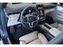 Volvo EX90 Twin Motor Ultra 7p. 106 kWh | Elektrochromatisch panoramadak | Bowers & Wilkins Premium Audio | Luchtvering en automatische niveauregeling | 22" 5-Y Spaaks Glossy Black Diamond Cut velgen | Nappaleer met ventilatie | Parkeersensoren voor + achter | Pilot Assist | 360° Parkeercamera