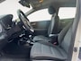 Kia Stonic 1.0i Turbo DynamicLine Automaat | Two-tone lak | Apple Carplay / Android Auto | Airco | Elektrische ramen | Camera | Parkeersensoren | Lichtmetalen velgen |
