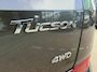 Hyundai Tucson 1.6 T-GDi Premium 4WD LEDER | KEYLESS ENTRY/G | AUTOMAAT | AWD | CAMERA | ELEKTRISCH VERSTELBARE STOELEN | STOELVERWARMING | STUURVERWARMING | STUURKOELING | PANORAMADAK | NAVIGATIE | LED | XENON KOPLAMPEN | APPLE CARPLAY / ANDROID AUTO | CRUISECONTROL |