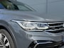 Volkswagen Tiguan 1.5 TSI R-Line Business+ 150PK DSG | Panorama dak | Zwenkbare trekhaak 1800KG | Achteruitrijcamera |