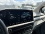 Volkswagen e-Transporter Caravelle L1 Life 64 kWh 136 Pk | 9 Persoons | Achteruitrijcamera | Warmtepomp | Prijs is INCL BTW & BPM Carplay/Android auto | Parkeersensoren | Prijs is INCL BTW & BPM