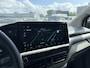 Volkswagen e-Transporter Caravelle L1 Life 64 kWh 136 Pk | 9 Persoons | Achteruitrijcamera | Warmtepomp | Prijs is INCL BTW & BPM Carplay/Android auto | Parkeersensoren | Prijs is INCL BTW & BPM