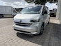 Volkswagen e-Transporter Caravelle L1 Life 64 kWh 136 Pk | 9 Persoons | Achteruitrijcamera | Warmtepomp | Prijs is INCL BTW & BPM Carplay/Android auto | Parkeersensoren | Prijs is INCL BTW & BPM