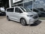 Volkswagen e-Transporter Caravelle L1 Life 64 kWh 136 Pk | 9 Persoons | Achteruitrijcamera | Warmtepomp | Prijs is INCL BTW & BPM Carplay/Android auto | Parkeersensoren | Prijs is INCL BTW & BPM