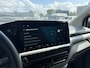 Volkswagen e-Transporter Caravelle L1 Life 64 kWh 136 Pk | 9 Persoons | Achteruitrijcamera | Warmtepomp | Prijs is INCL BTW & BPM Carplay/Android auto | Parkeersensoren | Prijs is INCL BTW & BPM