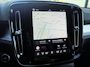 Volvo XC40 2.0 B4 Plus Dark | Trekhaak | 2.000KG Trekgewicht | Winterwielenset €995 | Harman Kardon Audio | Achteruitrijcamera | Parkeersensoren | Keyless Entry | Elektrische Achterklep | Elektrisch Verstelbare Voorstoelen | Stoelverwarming | Google Navigatie | Apple Carplay | Android Auto | Lichtmetalen Velgen 18 inch
