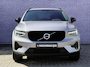 Volvo XC40 2.0 B4 Plus Dark | Trekhaak | 2.000KG Trekgewicht | Winterwielenset €995 | Harman Kardon Audio | Achteruitrijcamera | Parkeersensoren | Keyless Entry | Elektrische Achterklep | Elektrisch Verstelbare Voorstoelen | Stoelverwarming | Google Navigatie | Apple Carplay | Android Auto | Lichtmetalen Velgen 18 inch