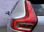 Volvo XC40 2.0 B4 Plus Dark | Trekhaak | 2.000KG Trekgewicht | Winterwielenset €995 | Harman Kardon Audio | Achteruitrijcamera | Parkeersensoren | Keyless Entry | Elektrische Achterklep | Elektrisch Verstelbare Voorstoelen | Stoelverwarming | Google Navigatie | Apple Carplay | Android Auto | Lichtmetalen Velgen 18 inch