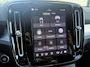 Volvo XC40 2.0 B4 Plus Dark | Trekhaak | 2.000KG Trekgewicht | Winterwielenset €995 | Harman Kardon Audio | Achteruitrijcamera | Parkeersensoren | Keyless Entry | Elektrische Achterklep | Elektrisch Verstelbare Voorstoelen | Stoelverwarming | Google Navigatie | Apple Carplay | Android Auto | Lichtmetalen Velgen 18 inch