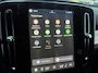 Volvo XC40 2.0 B4 Plus Dark | Trekhaak | 2.000KG Trekgewicht | Winterwielenset €995 | Harman Kardon Audio | Achteruitrijcamera | Parkeersensoren | Keyless Entry | Elektrische Achterklep | Elektrisch Verstelbare Voorstoelen | Stoelverwarming | Google Navigatie | Apple Carplay | Android Auto | Lichtmetalen Velgen 18 inch