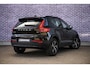 Volvo XC40 2.0 B4 Plus Dark | Trekhaak | Stoel/stuurverwarming | Power Seats | Memory | Stoel/Stuur verwarming | Harman/Kardon | Camera | Parkeersensoren V+A | Extra getint glas |