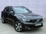 Volvo XC40 2.0 B4 Plus Dark | Trekhaak | 2.000KG Trekgewicht | Winterwielenset €995 | Harman Kardon Audio | Achteruitrijcamera | Parkeersensoren | Keyless Entry | Elektrische Achterklep | Elektrisch Verstelbare Voorstoelen | Stoelverwarming | Google Navigatie | Apple Carplay | Android Auto | Lichtmetalen Velgen 18 inch